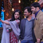 Amrita Rao Instagram - TODAY 9.30PM !!!!!! Duuude Can't wait for this Funny episode with the Comedy Ka Kinggg.. He is BACK AND HOWW!! @kapilsharma @sonytvofficial #thackeraypromotions @thackeraythefilm @nawazuddin._siddiqui Releasing 25th Jan Film City