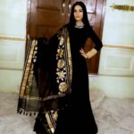 Amrita Rao Instagram - EVENT : CHIEF GUEST 52nd World Dance Congress by @lata_surendra ...... My Style File: Designer: @leela_official Jewellery @minerali_store Stylist :. @ekta_shah Hair & Makeup : @makeupandhairbynehaseehra Royal Opera House Mumbai