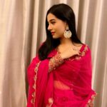 Amrita Rao Instagram – DELHI 💓: ALL SET for my Event .. Outfit : @asthanarangofficial 
Jewellery : @aquamarine_jewellery 
Styled by : @ekta_shah
makeup by @nehaseehra Marriott Hotel, Gurgaon