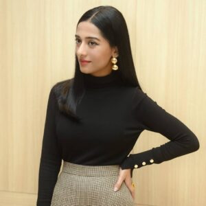 Amrita Rao Instagram - Times Excellence Award 2018-19 Hyderabad .
.
Designer : @zara 
Footwear : @zara
Jewellery : @minerali_store
Styled by @ekta_shah 
#hyderabad #chiefguest #awardshow @thetimesofindia @hyderabad_times 
#TimesExcelenceAward