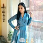 Amrita Rao Instagram – I Just BLUE IT !!!.. #ThackerayPromotions  @thackeraythefilm …
Releasing on #jan25th 
#DoWatch…
.
.
Designer : @debashrisamanta 
MUA : @makeupandhairbynehaseehra 
Stylist @ekta_shah  @divyabali