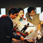 Amrita Rao Instagram - THACKREY MUSIC LAUNCH : Unveiling the first copy 🎼📀with @nawazuddin._siddiqui @uddhavthackeray @adityathackeray #rashmithackrey .... .... @abhijitpanse @viacom18motionpictures @viacom18marathi Taj Lands End, Mumbai