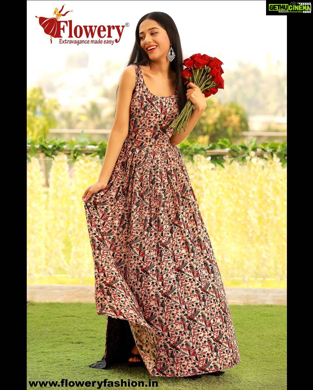 Amrita Rao Instagram - Endorsement : Flowery Fashion Wishing U A Very Flowery Valentine's from Mee & @flowery.fashion team My Instees 😍 .... #bransambassador