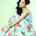 Amrita Rao Instagram - Catch me Today on FACEBOOK LIVE at 12noon #staytuned 🙌 Revealing Soon Facebook India