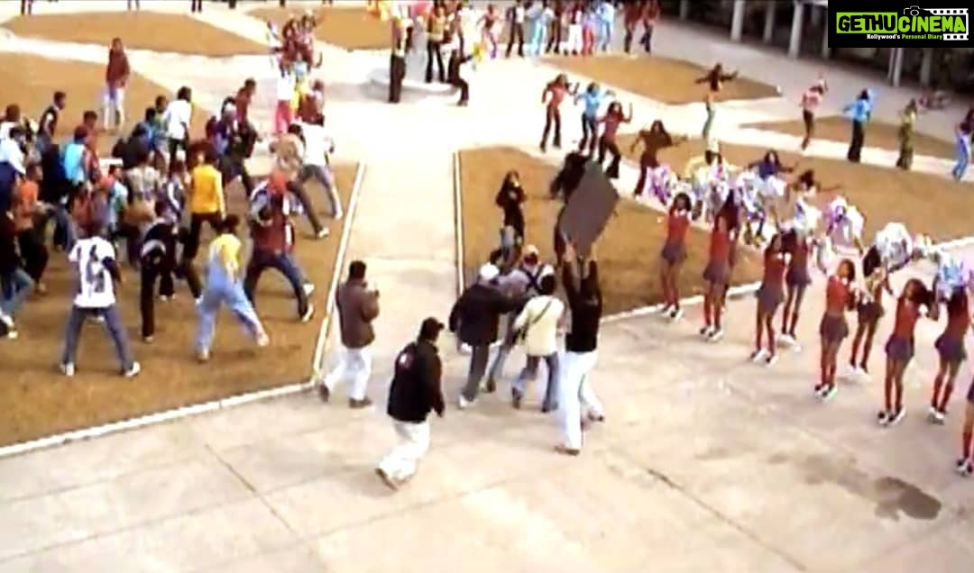 Amrita Rao Instagram - New Video Alert on : Amrita Rao Channel MAKING OF CHALE JAISE HAWAEIN One Take Dance Number from my m😘vie #mainhoonna #youtuberewind #amritaraochannel #excited 💃