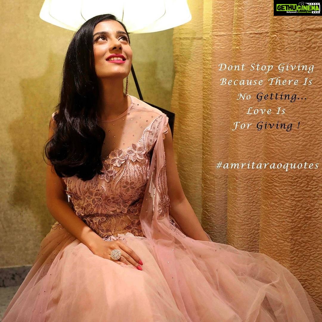 Amrita Rao Instagram - AMRITA RAO Quotes : EVENT : PATNA : Pagent .......... Credits: Designer @KrasnsCouture Jewellery @bellezajewels Styled by @prachishah327 Stay at home