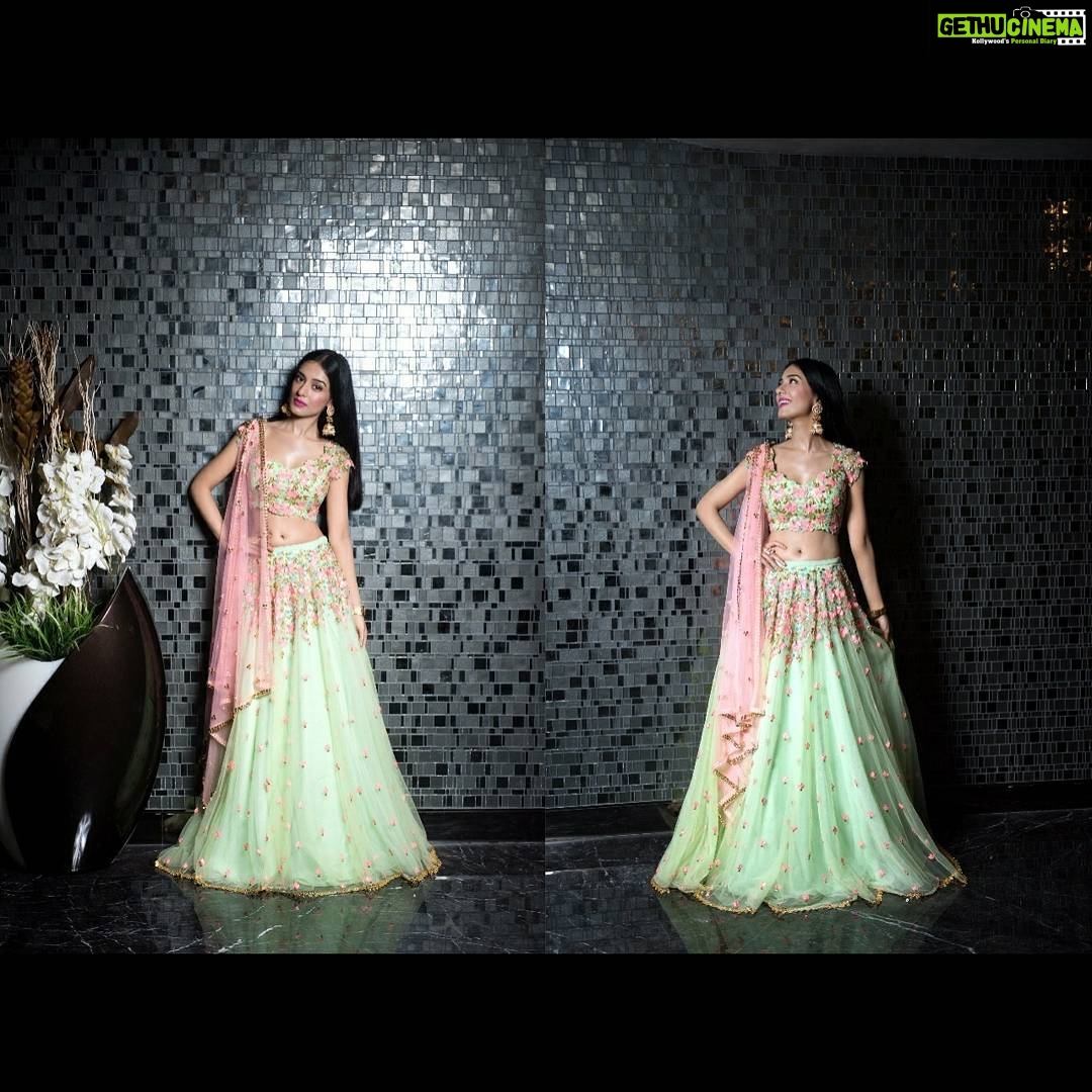 Amrita Rao Instagram - BEJEWELLED !!! This Wedding Season What's UR #StyleStatement ? ....... Credits Designer : @papadontpreachbyshubhika Jewelry : @minerali_store Stylist : @ekta_shah #myweddinglook #weddingfashion #wedding #guest ....... #weddingaffair #weddingseason #guest Sahara Star