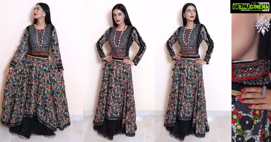 Amrita Rao Instagram - EVENT : CHHATTISGARH : NAVRATRI- Last Day of Navratri.. .... Designer @nazilacouture Jewellery by @mohabygeetanjali Styled by @prachishah327 Champa, Chhattīsgarh, India