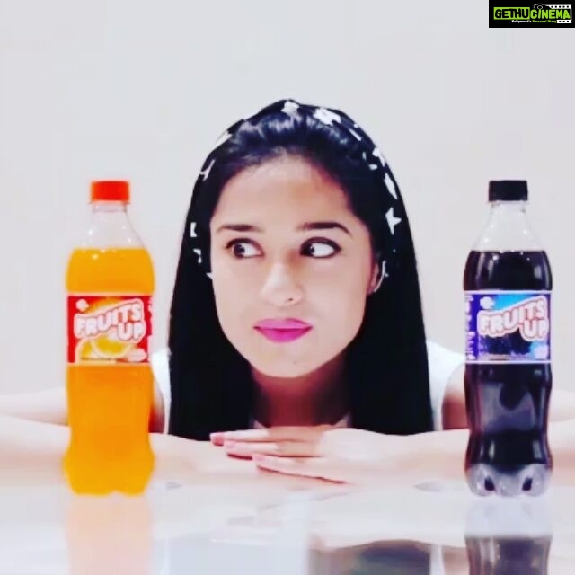 Amrita Rao Instagram - Endorsement: FRUITS UP @fruitsupindia ..... Catching up the Boomerang fever with my Boomerang Debut introducing the YUMMY flavors of ! #FruitsUpLove 😮🍹 #waaaaaaaaw
