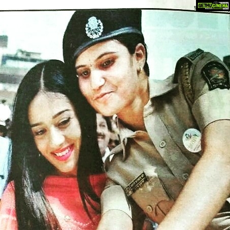 Amrita Rao Instagram - EVENT : THANE : MY CITY CLEAN CITY organised by The Thane Municipal Corporation @thmun2019 ....... SO THAT'S the Relentless CUTIE Cop who followed me in my FB Live as well ...Alas She got framed 😉😍 Dadaji Kondadev Stadium