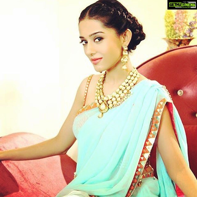 Amrita Rao Instagram - THE JAIPUR JEWELLERY SHOW : In Association with NDTV Good times ....... #brandambassador #host #ndtvgoodtimes