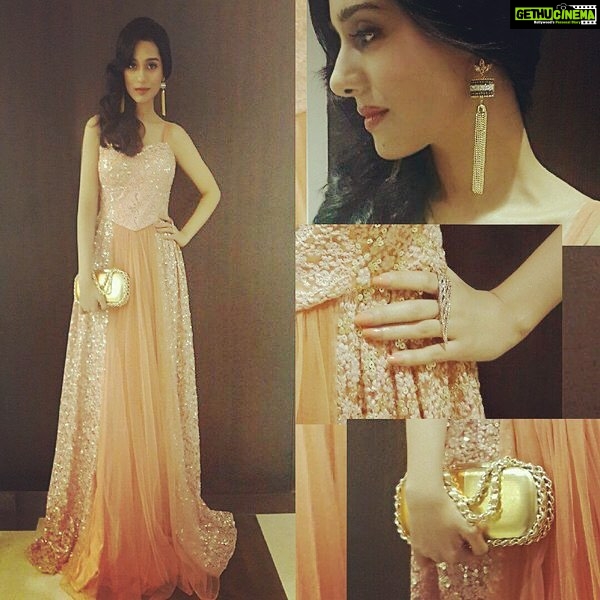 Amrita Rao Instagram - EVENT : AHMEDABAD ....... Credits : Nautankyy the Label Jewellery : CurioCottage earrings Clutch : House Of Bio Hand Accessories : Devasya ..... ....... Razzel Dazzel N All Set to Leave for the Venue... Ahmedabad, India