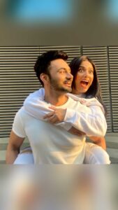 Amrita Rao Instagram - Believe on Monday, Like You Believe on Sunday !!! 
Lets Brighten Up Your Monday Morning 🤗❤️

#monday #white #amritarao #rjanmol #reels #trendingreels #trendingsongs #couplegoals #coupleofthings #love #reelitfeelit #reelkarofeelkaro #spreadlove #spreadpositivity #spreadhappiness