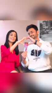 Amrita Rao Instagram - #Ad
Guess the perfect way to celebrate Valentine's day? Surprising your partner with the scrumptious and chocolate-y @cornettoindia!🍦🍫Just like we did! ❤️✨Boys and girls, get ready to surprise and get surprised with @cornettoindia! Make your first move extra special with this super yummy cone! Order it on Swiggy now!🍦🥰

@KwalityWalls #cornettoIndia #Cornettoyourlove #Valentinegift #Valentineproposal #Valentinesday #firstmove #sayitwithCornetto

Styling @mrignain
