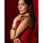 Amrita Rao Instagram - BELIEVE ME IF I LOOK GOOD..IT'S NOT AN ACCIDENT ! Red jumpsuit - @ete_india 🥂 Earrings - @shopnimaii And @sangeetaboochra ✨ Ring & cuff - @aquamarine_jewellery 💫 Styled by : @surinakakkar ❤️ Assisted by : @poojagulabani ❤️ Photography by : @ipshita.db ❤️