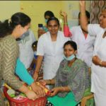 Amulya Instagram - ನಮ್ಮ ವಿವಾಹ ವಾರ್ಷಿಕೊತ್ಸವವನ್ನು ಸರ್ಕಾರಿ ಆಸ್ಪತ್ರೆಯಲ್ಲಿ ದಾಖಲಾಗಿರುವ ಸುಮಾರು 50 ಗರ್ಬಿಣಿ ಮಹಿಳೆಯರಿಗೆ ಸೀಮಂತ ಮಾಡಿ, “maternity nutrition kit” ಕೊಟ್ಟು ಆಚರಿಸಿಕೊಂಡು, ಕೊರೊನಾ ವಾರಿಯರ್ ನರ್ಸ್ ಭಾರತಿಯವರನ್ನು ಗೌರವಿಸಿ ವಿಶ್ವ ದಾದಿಯರ ದಿನವನ್ನೂ ಆಚರಿಸಿದ್ದು ಅತೀವ ಸಂತೋಷ ನೀಡಿತು. @jagdish_rc
