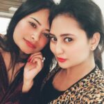 Amulya Instagram - Anyone can show up when you are happy , but the ones who stand by you everytime when you needed them the most are priceless ... #mysister #neverletmego #foreverlove ♥️ @shilpaaganesh