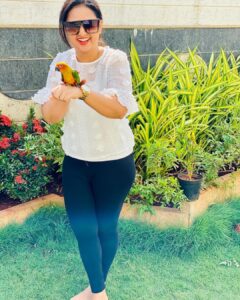Amulya Instagram - Happy new year everyone #2020 ❤️ #amazonbird #poser 🤗
