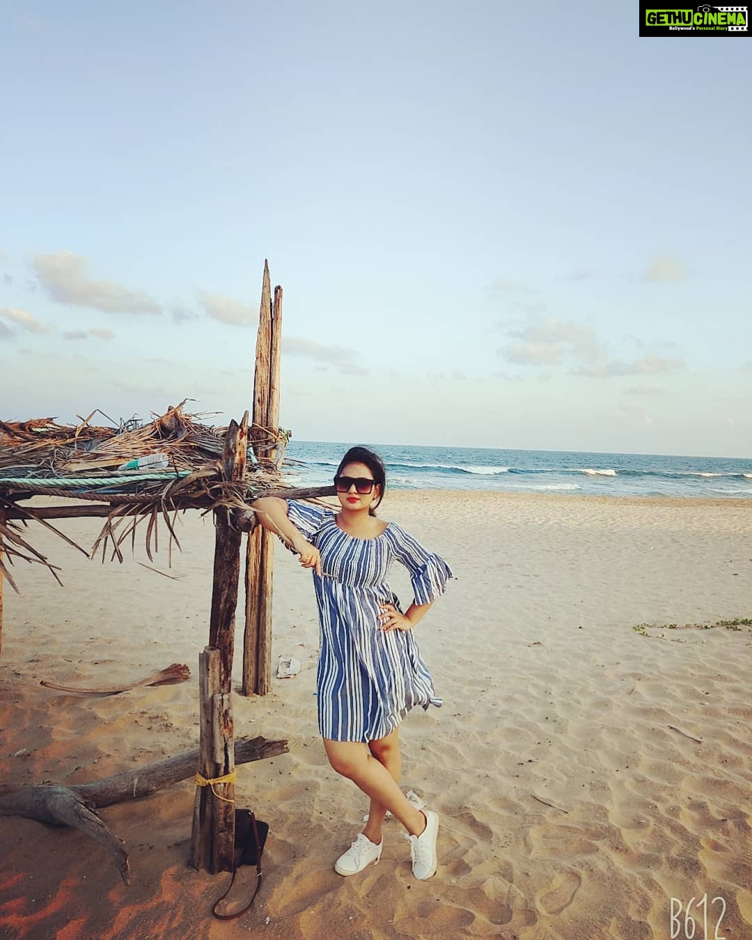 Amulya Instagram - Sky above , Sand below , peace within 🤗