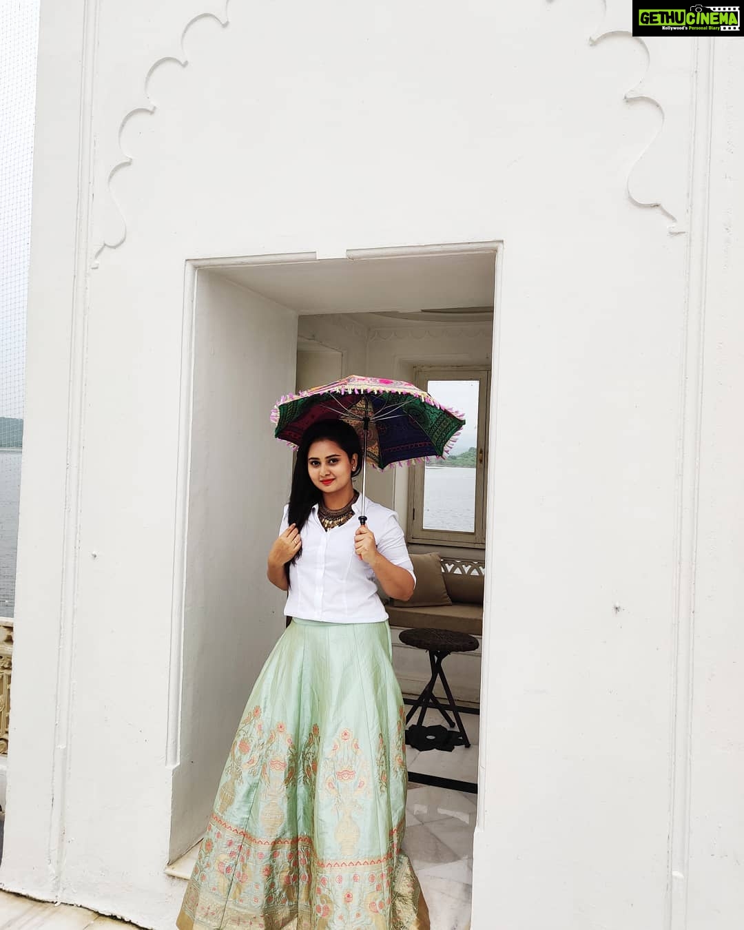 Amulya Instagram - Happy birthday to meeeeee... Happy happy birthday to me ...♥️ Thank u so much @jagdish_rc for celebrating my bday like a queen ... 😍 Taj Lake Palace, Udaipur, India