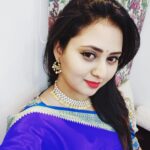 Amulya Instagram - My mother saves all her money to just gift me sarees n gold... #mothersgifts #herselections #saree #jewels #selflesslove 😍 Bangalore, India