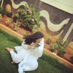 Amulya Instagram - Sometimes I wish I was a bird ,to fly high when ever I want too... n it’s summer please keep a bowl of water for birds ...#ilovebirds #white #pigeon #lovemyself ❤️ Bangaolre