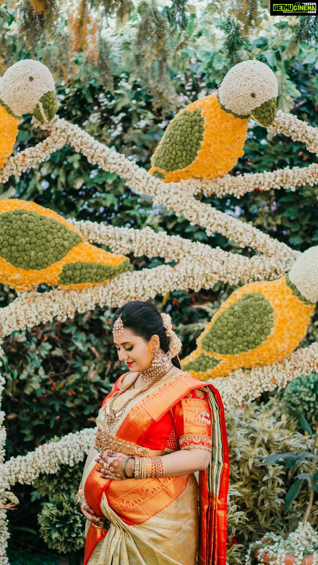 Amulya Instagram - Amulya Jagadish Baby shower event . . VC : #team @deepak_vijay_photography @_dee_jay_r Jewels : @gajraj_jewellers mehendi : @mehendi_neetha . . #babyshower #traditional #meternityshoot #nammamulya #amulya #amulyajagadeesh