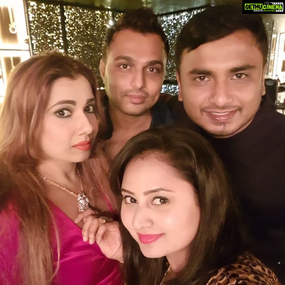 Amulya Instagram - And yes here is the selfie from last night ❤️.... do wait for my last picture of the year 2018 guys ...🥰 Bangalore, India