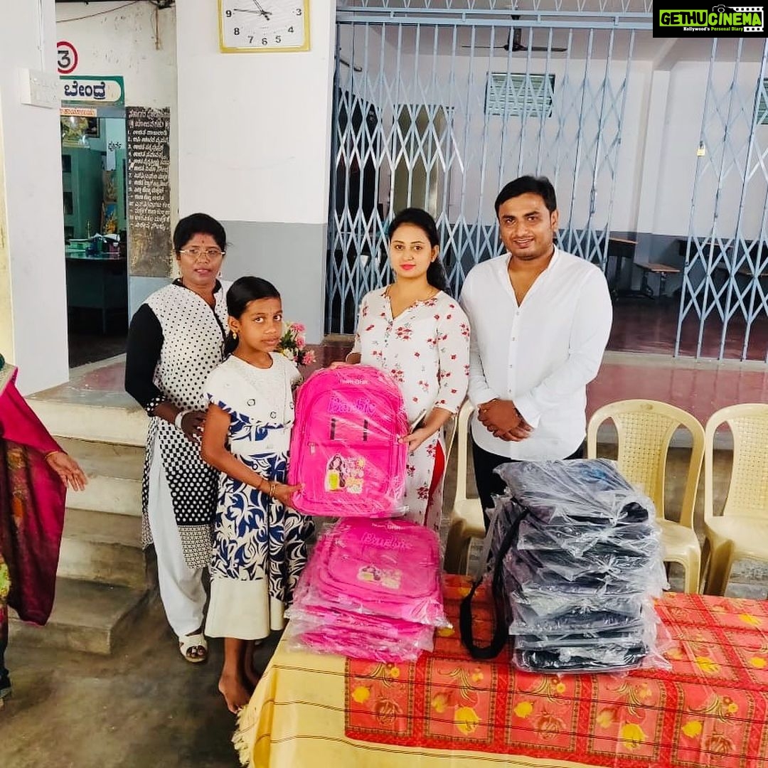 Amulya Instagram - Happiness is sharing & love is caring 😍 #lovedoingourbit #loveseeingkidshappy Bangalore, India