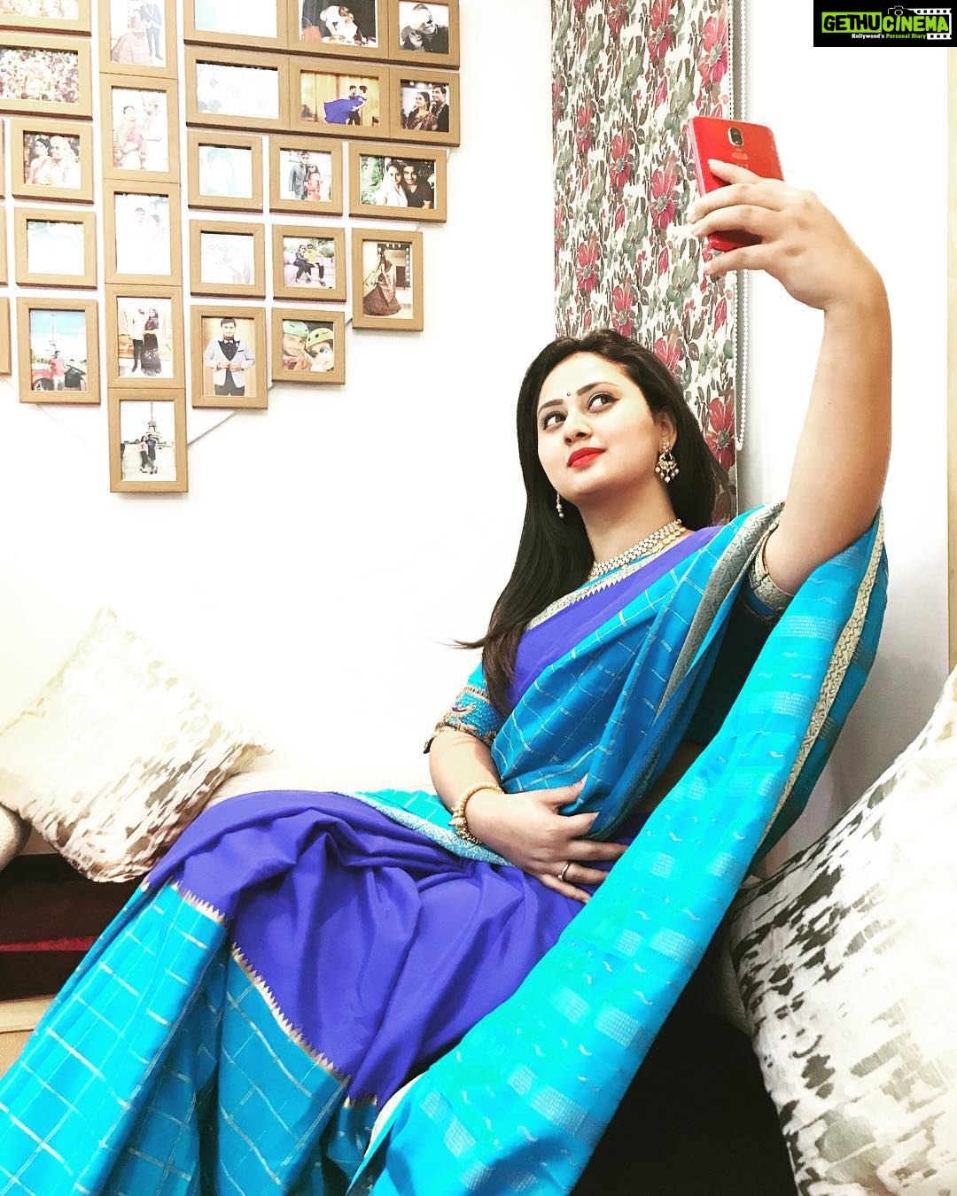 Amulya Instagram - My mother saves all her money to just gift me sarees n gold... #mothersgifts #herselections #saree #jewels #selflesslove 😍 Bangalore, India