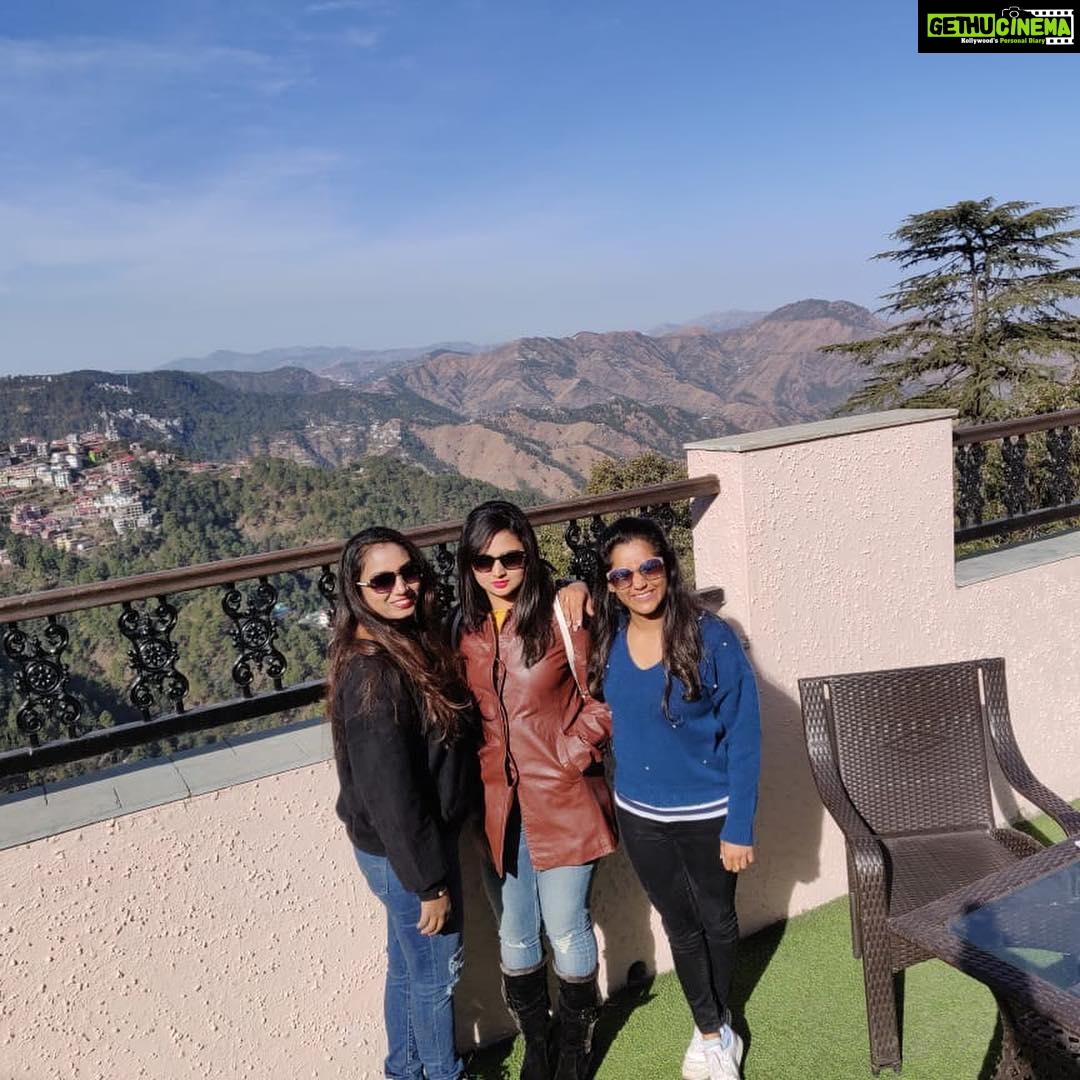 Amulya Instagram - #Friends #shimla 🤪 @jagdish_rc @nnsandesh @vidyarani.mp @swati.jan2
