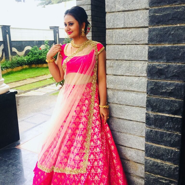 Amulya Instagram - Thanks to my bestie @vyshakasrinivas & @spandy for this wonderful outfit from #Amaaya ... love you both for ur dedication ...❤️ makeup by Purushotham @hoshalli_ Hairstyle by @ramya6710
