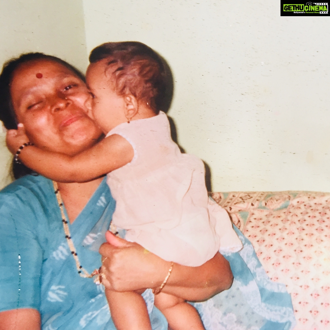 Amulya Instagram - Happy Mother’s Day maa...u have been vit me thru my ups n downs...who sees my eyes n tell everything...u all are my weakness...these strong women’s have made who I am today ...the amount of care n love u all give me is priceless...#mylifelines ❤️