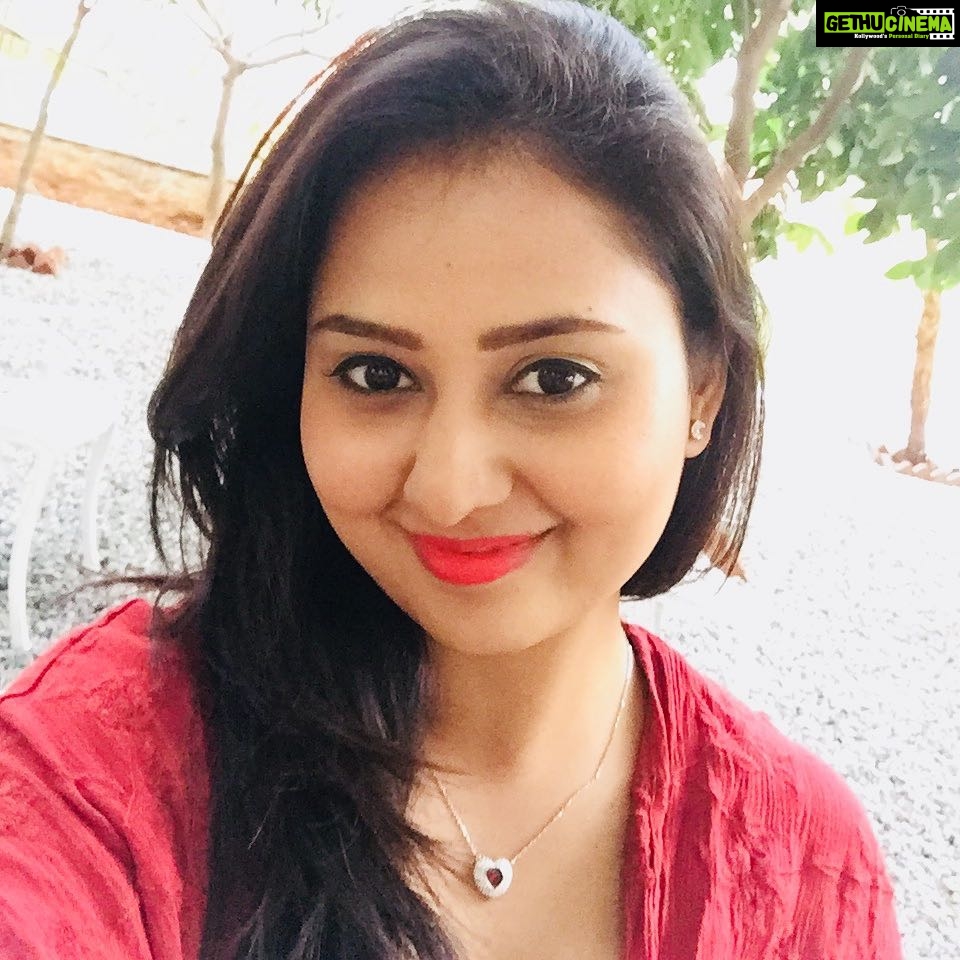 Amulya Instagram - love urself ,give love to everyone n expect nothing in return ...happy sunday🤗