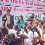 Amulya Instagram - ಶಕ್ತಿ, ಸಾಮರ್ಥ್ಯ, ಪ್ರತಿಭೆಗಳ ಮೂಲಕ ಅದ್ಭುತ ಸಾಧನೆಗಳನ್ನು ಮಾಡುತ್ತಿರುವ ಮಹಿಳೆಯರು ತಮ್ಮ ಸ್ವ-ರಕ್ಷಣೆಯಲ್ಲೂ ಮುಂದಾಗಬೇಕೆಂಬ ಉದ್ದೇಶದಿಂದ ‘ಮಿಷನ್ ಸಾಹಸಿ’ ಹೆಸರಿನಲ್ಲಿ ಅಖಿಲ ಭಾರತೀಯ ವಿದ್ಯಾರ್ಥಿ ಪರಿಷತ್ ದೇಶದಾದ್ಯಂತ ಲಕ್ಷಾಂತರ ವಿದ್ಯಾರ್ಥಿನಿಯರಿಗೆ ಕರಾಟೆ, ಮಾರ್ಷಲ್ ಆರ್ಟ್ಸ್ ತರಬೇತಿಯನ್ನು ನೀಡುತ್ತಿದೆ. ಇಂದು ಎಬಿವಿಪಿ ಕರ್ನಾಟಕ ಮತ್ತು ಆದಿಚುಂಚನಗಿರಿ ವಿಶ್ವವಿದ್ಯಾಲಯ ಚಿಕ್ಕಬಳ್ಳಾಪುರ ವತಿಯಿಂದ ಹಮ್ಮಿಕೊಳ್ಳಲಾಗಿದ್ದ ‘ಮಿಷನ್ ಸಾಹಸಿ’ ಕಾರ್ಯಕ್ರಮದ ಉದ್ಘಾಟನೆಯಲ್ಲಿ ಪಾಲ್ಗೊಂಡೆ. ಸುಮಾರು 5000 ಕ್ಕೂ ಹೆಚ್ಚು ವಿದ್ಯಾರ್ಥಿನಿಯರು ಭಾಗವಹಿಸಿದ್ದರು. ಮಹಿಳೆಯರು ದೈನಂದಿನ ಜೀವನವನ್ನು ನಿರ್ಭೀತಿಯಿಂದ ಹಾಗೂ ಆತ್ಮವಿಶ್ವಾಸದಿಂದ ನಡೆಸಬೇಕೆಂಬ ಉದ್ದೇಶದಿಂದ ರೂಪುಗೊಂಡಿರುವ ಈ ಅಭಿಯಾನ ಶ್ಲಾಘನೀಯ.