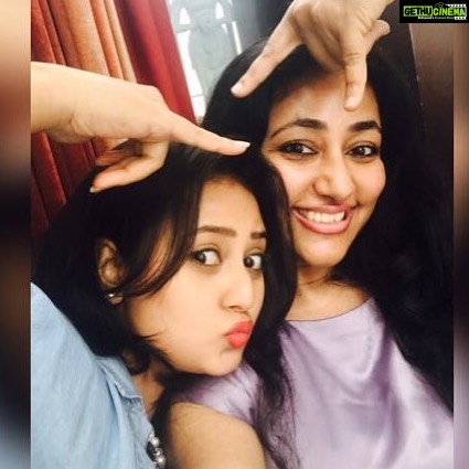 Amulya Instagram - Happy birthday Viji Akka @vijayaananth ... may god bless you vit all the happiness ...lots of love ...stay blessed ...❤️😘🎂💃