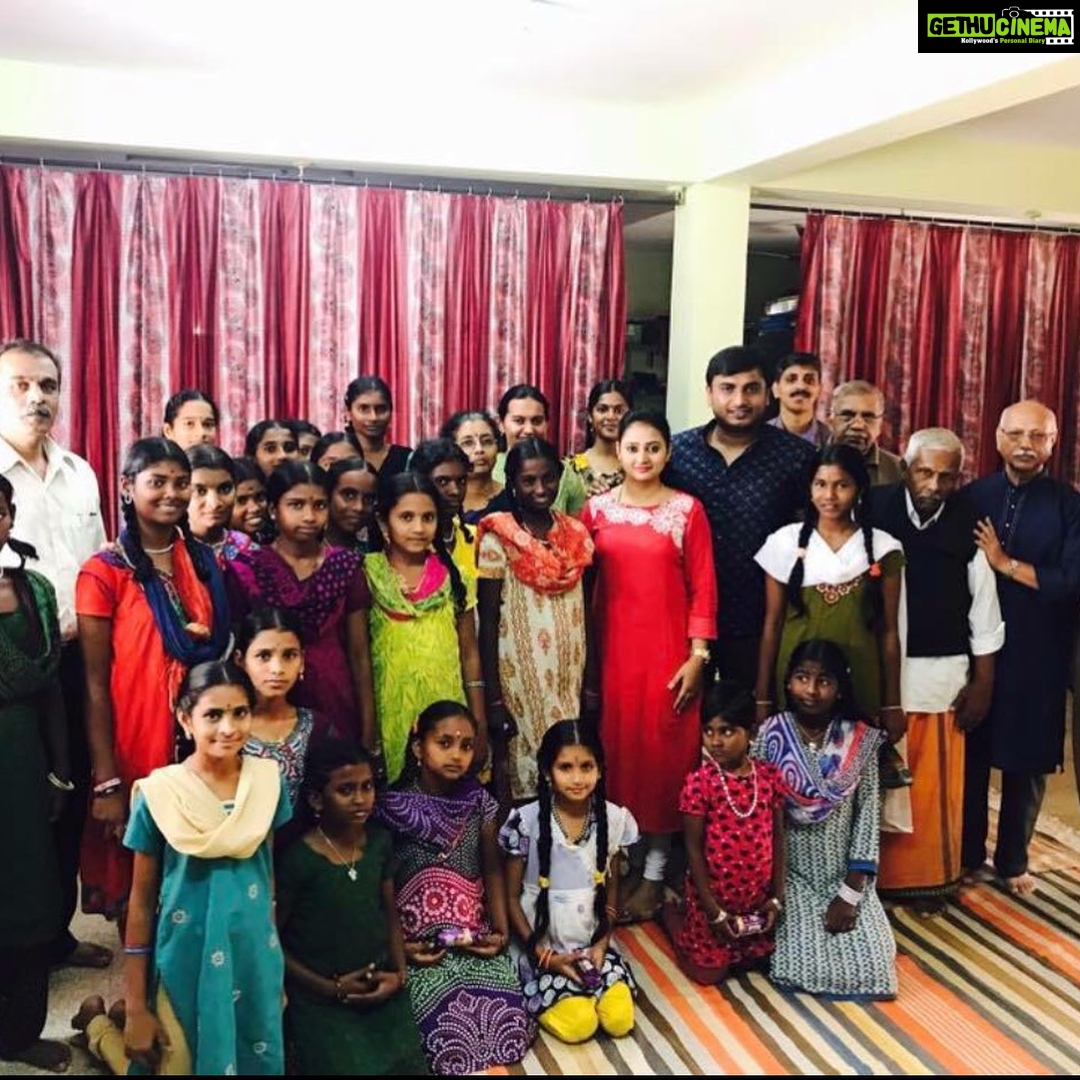 Amulya Instagram - Happy Gandhiji Jayanthi , on this occasion we visited Nele Foundation's RSS - NIVEDITHA ashrama and was overwhelmed by the love shared by the kids. Hats off to the RSS - Nele foundation for your selfless service 👏 , thanks for the invite 👍 #RSS - Selfless Service 😊