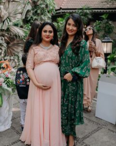 Amulya Instagram - My favourite candids ♥️ #forever @divyaspandana @iamradhikapandit @iamhariprriya @sunayanasuresh @priyanka_upendra @bharathi_vishnuvardhan @shruthi__krishnaa @sudharanigovardhan @malavikaavinash @ashika_rangnath @prajnas_official