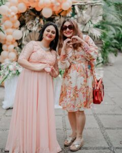 Amulya Instagram - My favourite candids ♥️ #forever @divyaspandana @iamradhikapandit @iamhariprriya @sunayanasuresh @priyanka_upendra @bharathi_vishnuvardhan @shruthi__krishnaa @sudharanigovardhan @malavikaavinash @ashika_rangnath @prajnas_official