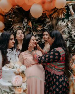 Amulya Instagram - My favourite candids ♥️ #forever @divyaspandana @iamradhikapandit @iamhariprriya @sunayanasuresh @priyanka_upendra @bharathi_vishnuvardhan @shruthi__krishnaa @sudharanigovardhan @malavikaavinash @ashika_rangnath @prajnas_official