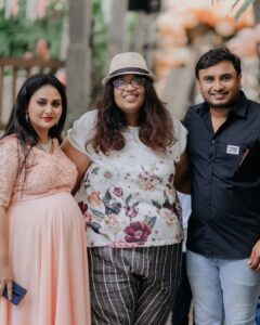 Amulya Instagram - My favourite candids ♥️ #forever @divyaspandana @iamradhikapandit @iamhariprriya @sunayanasuresh @priyanka_upendra @bharathi_vishnuvardhan @shruthi__krishnaa @sudharanigovardhan @malavikaavinash @ashika_rangnath @prajnas_official