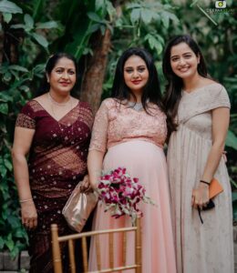 Amulya Instagram - My favourite candids ♥️ #forever @divyaspandana @iamradhikapandit @iamhariprriya @sunayanasuresh @priyanka_upendra @bharathi_vishnuvardhan @shruthi__krishnaa @sudharanigovardhan @malavikaavinash @ashika_rangnath @prajnas_official