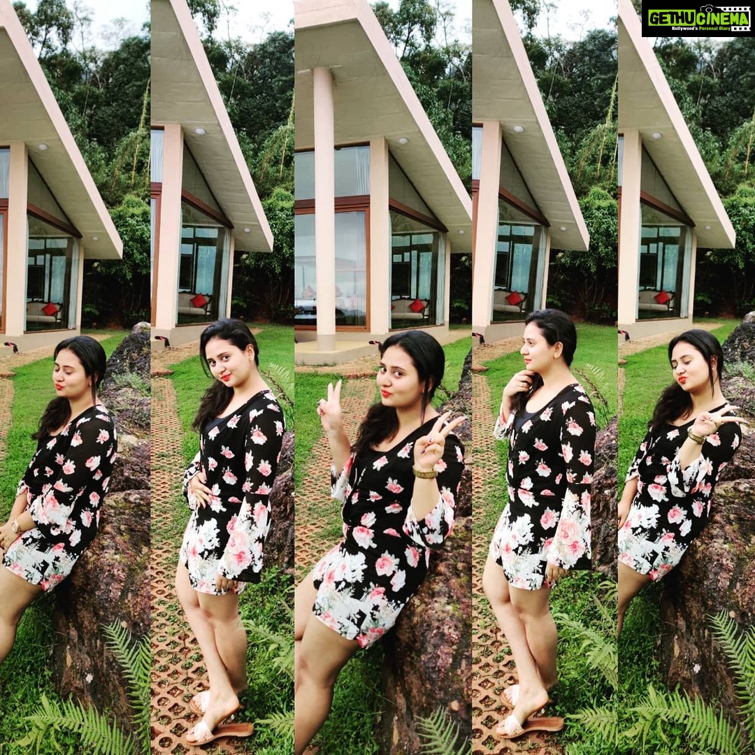 Amulya Instagram - All my solo picture credit goes to @jagdishrchandra 🙈 Thank u for asking "photo beka" everytime 😂