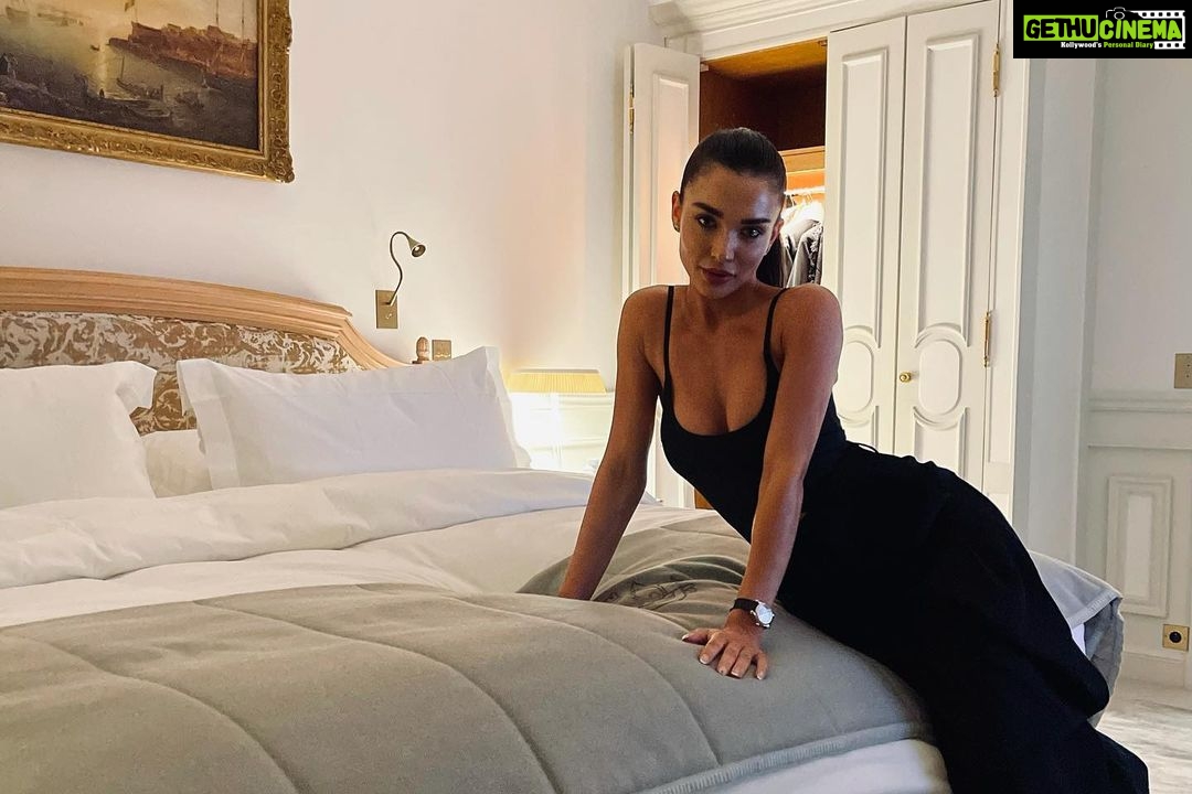 Amy Jackson Instagram - ville de l'amour Paris, France