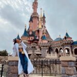Amy Jackson Instagram – My karma for having the audacity to go to Disneyland without my toddler… slide right 🙃
#DisneyinaDuvetDay 
{ Genuinely thought you were just being extra fashun this time @kstewartstylist } Disneyland Paris
