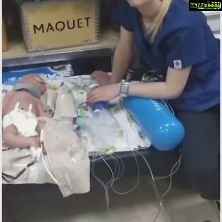 Amy Jackson Instagram - I can not even begin to imagine what the children, parents and people of Ukraine are going through. We are with you Ukraine 🇺🇦💙 urgent funds are needed… please donate through the link in my bio.