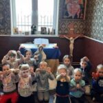 Amy Jackson Instagram – I can not even begin to imagine what the children, parents and people of Ukraine are going through. We are with you Ukraine 🇺🇦💙 urgent funds are needed… please donate through the link in my bio.