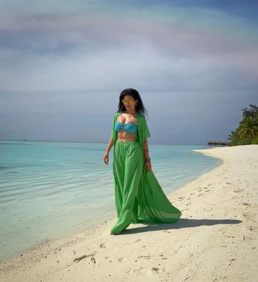 Amyra Dastur Instagram - ☀️🏝🌊 . . . Styled by @malvika_tater Outfit @since1988.in LUX* South Ari Atoll