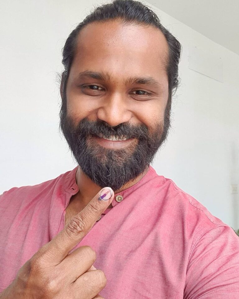 Amzath Khan Instagram - inked 🗳 This election is so important for TN for various reasons , the results will determine the future of TN ppl forever. Reject the politicians who want to divide us , vote for the leader who promised unity :) #electionday #vote #tamilnadu Salem, India