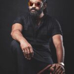 Amzath Khan Instagram - My most comfortable attire #black 🖤 Photography @rejoykrishnanphotographer . #igloo #actor #bearded #beard #menstyle Chennai, India